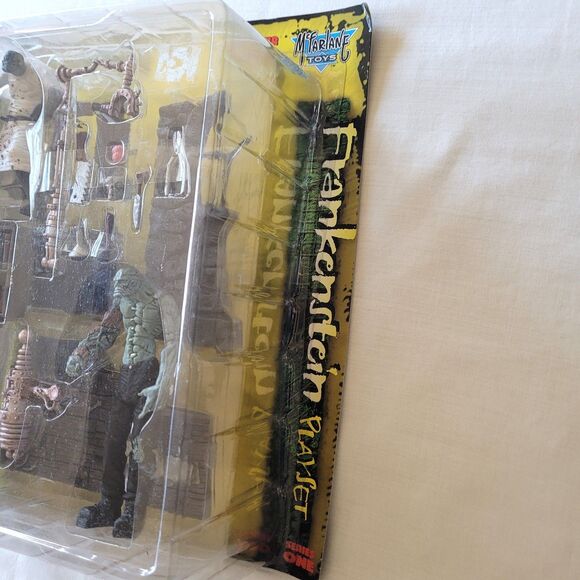 Vintage 1997 McFarlane Monsters Frankenstein Playset (New) - Picture 3 of 11